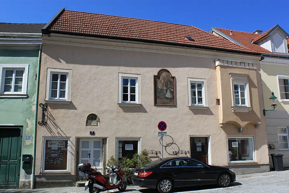 Obrázok: DerHHO · CC0 Wohnhaus mit Hauszeichen