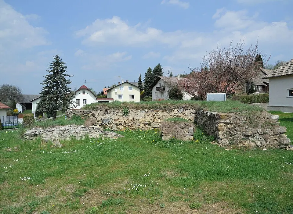 Slika: Robert Heilinger · CC BY-SA 3.0 Kirchenruine