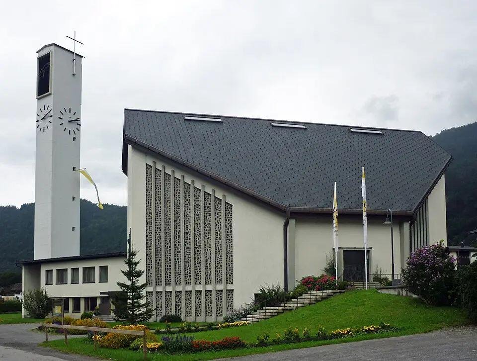 Slika: SchiDD · CC BY-SA 4.0 Neue Pfarrkirche Johannes der Täufer (Vandans)