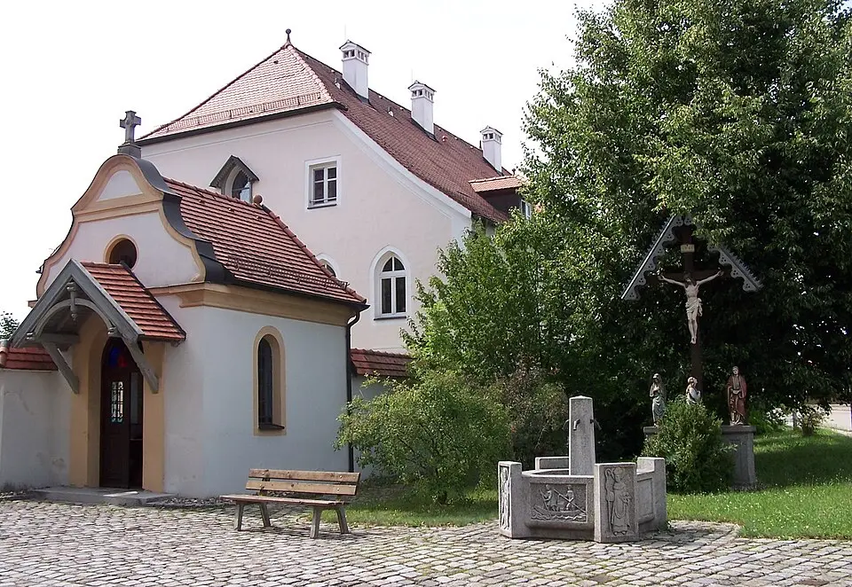 Slika: Elcom.stadler · CC BY-SA 3.0 Ehemaliges Kloster des Maristenordens, heute Wohn- und Pflegeheim