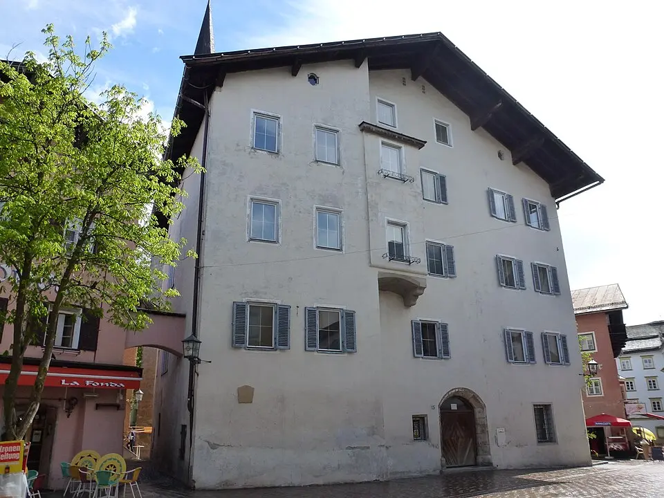 Slika: Leitzsche · CC0 Ehem. Amtsgebäude Kitzbühel