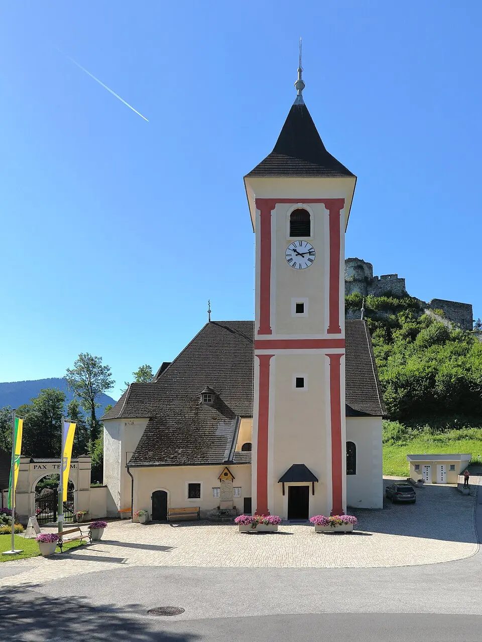 Kath. Filialkirche hl. Martin und Friedhof