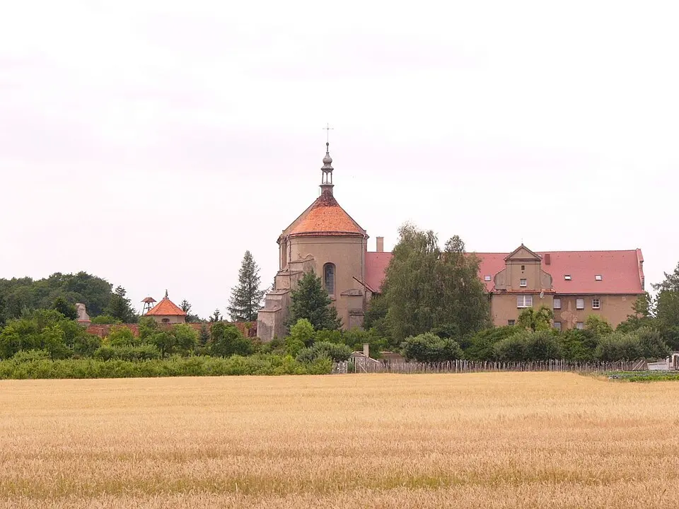 Klasztor, Leśna 5 w Ostrzeszowie