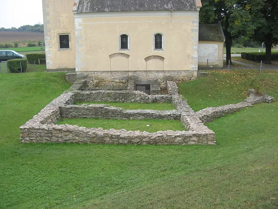 Obrázok: Buchhändler · CC BY-SA 3.0 Römische Villa und Siedlung des 1. Jh. n. Chr.
