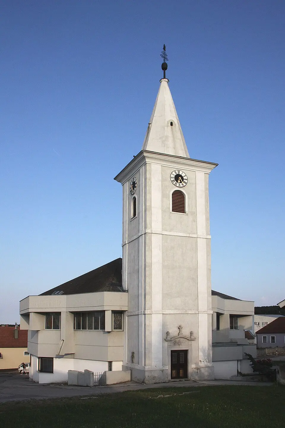Turm der Pfarrkirche Klingenbach
