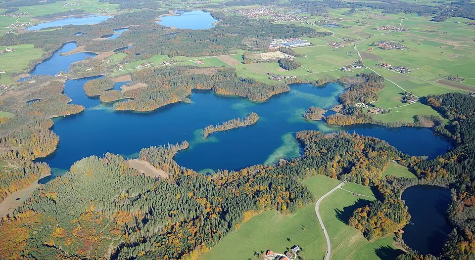 Image: Carsten Steger · CC BY-SA 4.0 Langbürgner See