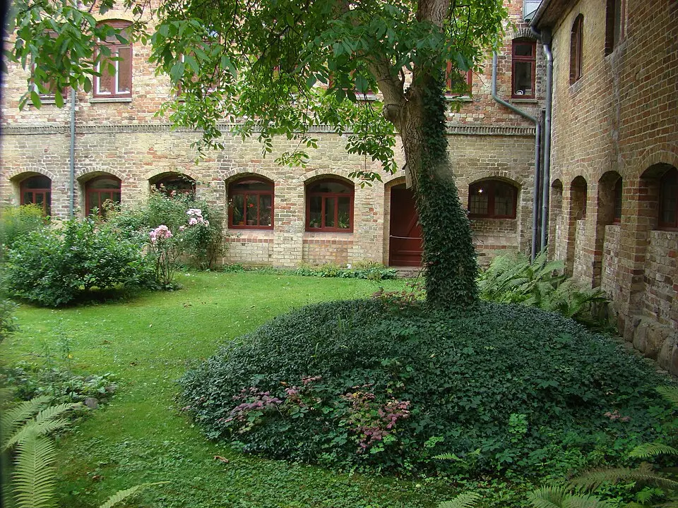 Slika: Hajotthu · CC BY 3.0 Kloster St. Johannis: Gartenanlagen