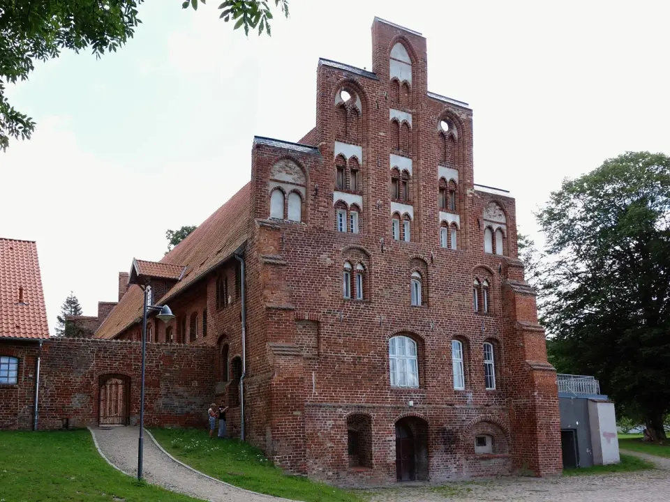 Benediktinerinnen,- Zisterzienserinnenkloster Sonnenkamp, Neukloster