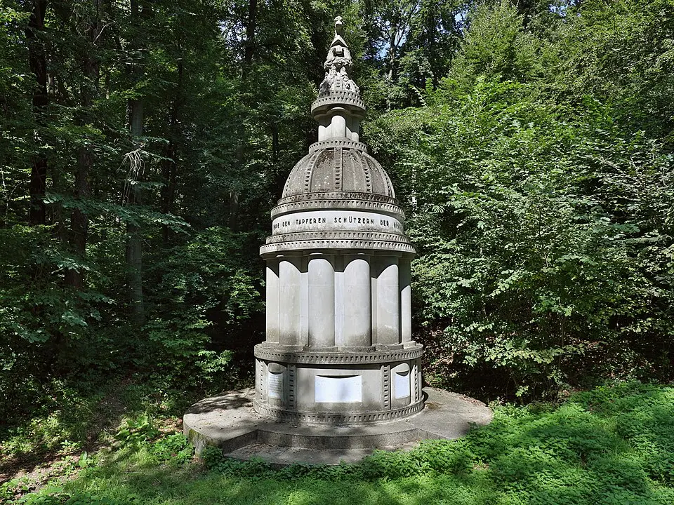 Bild: C.Stadler/Bwag · CC BY-SA 4.0 Wienerwald-Heldendenkmal