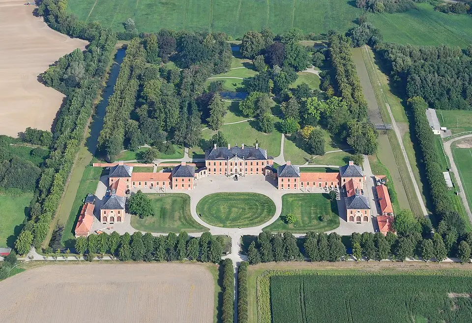 Image: Carsten Steger · CC BY-SA 4.0 Schloss Bothmer
