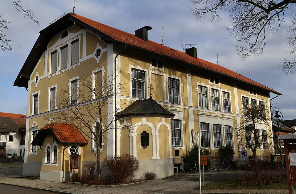 Image: Rufus46 · CC BY-SA 3.0 Heimatmuseum Glonn