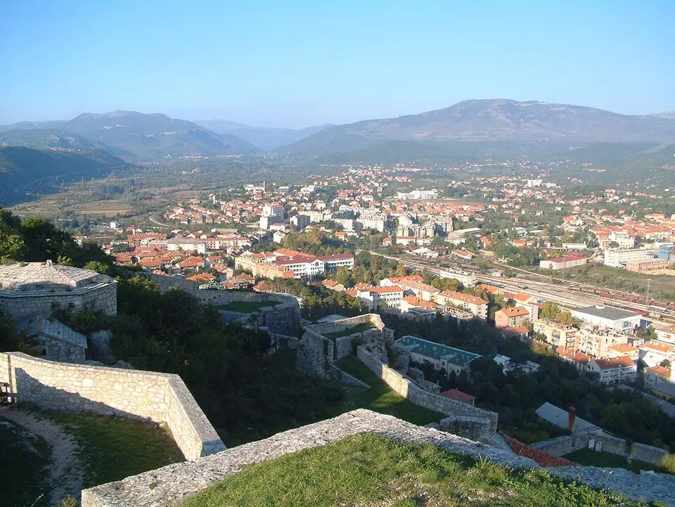 Nahrál: Kork~commonswiki · Public domain Kninská pevnost