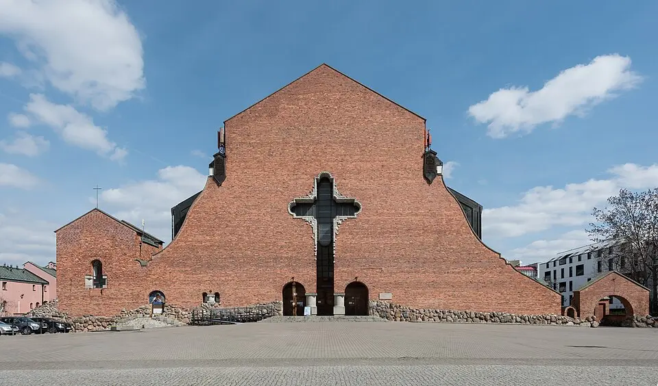 Obrázok: Adrian Grycuk · CC BY-SA 3.0 PL Kościół Wniebowstąpienia Pańskiego w Warszawie (Ursynów)