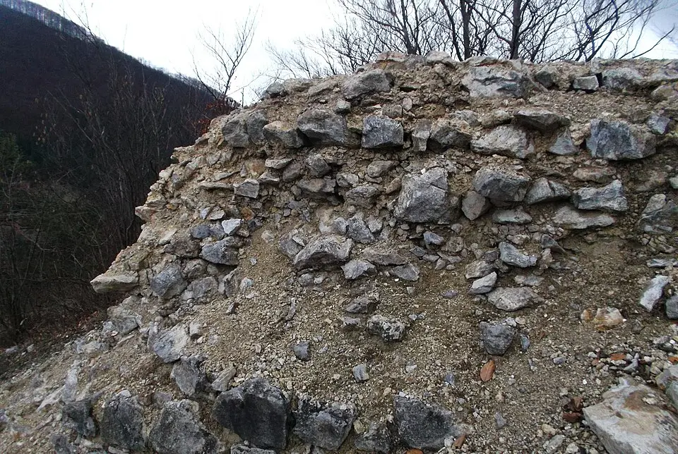 Hrad Košeca, palác hradný I.