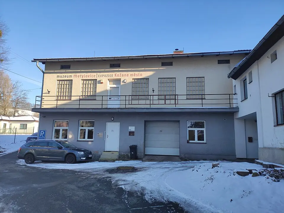 Immagine: Fry72 · CC BY-SA 4.0 Muzeum Metylovice - Kožane město