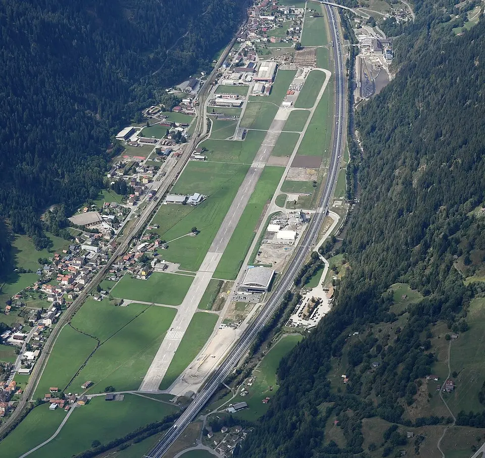 Obrázok: Carsten Steger · CC BY-SA 4.0 Flughafen Ambri-Piotta