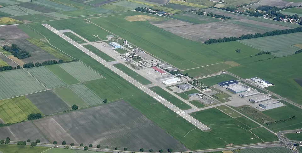 Image: Carsten Steger · CC BY-SA 4.0 aérodrome d'Augsbourg
