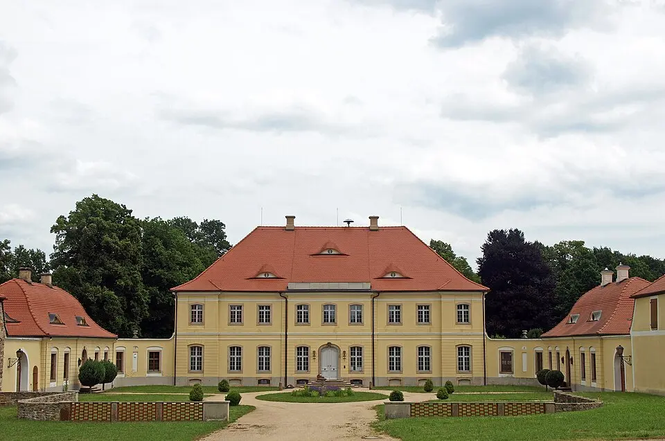 Kép: Oberlausitzerin64 · CC BY-SA 3.0 Barockschloss Königshain