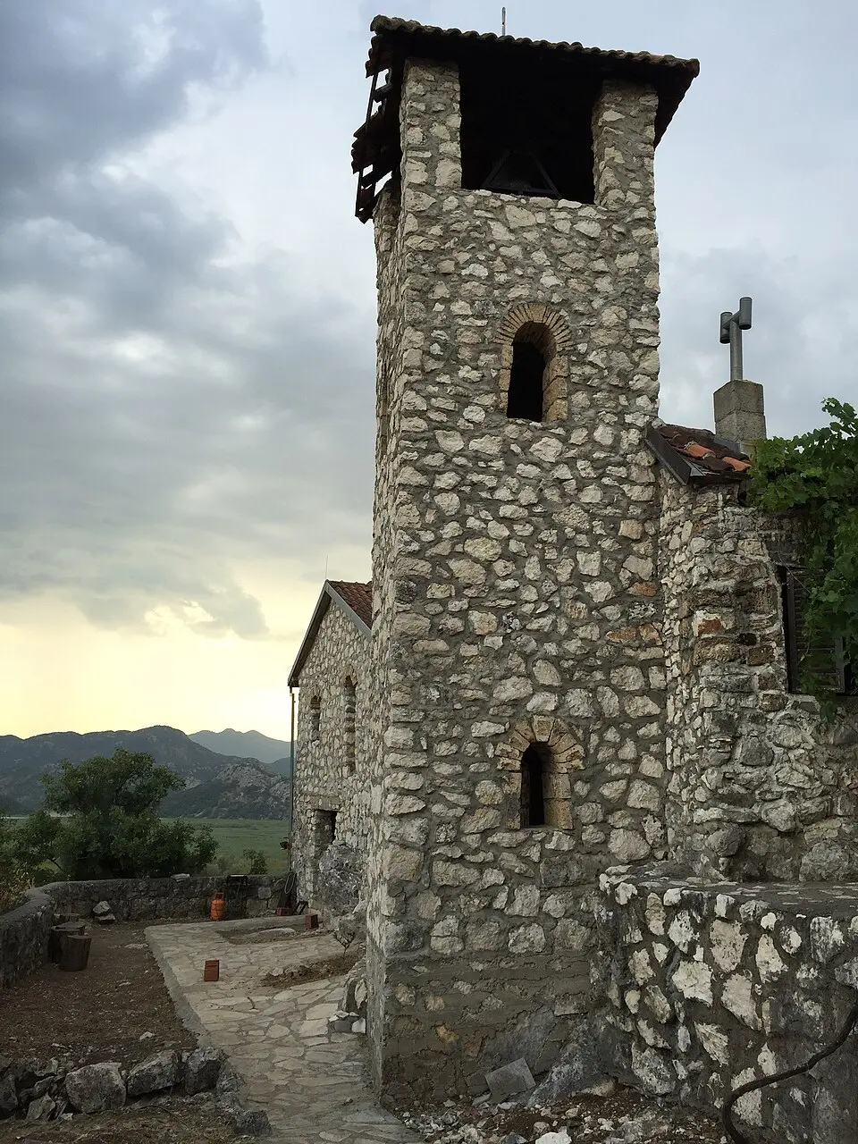 Manastir Kom