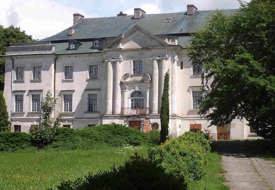 Zespół pałacowy w Komierowie