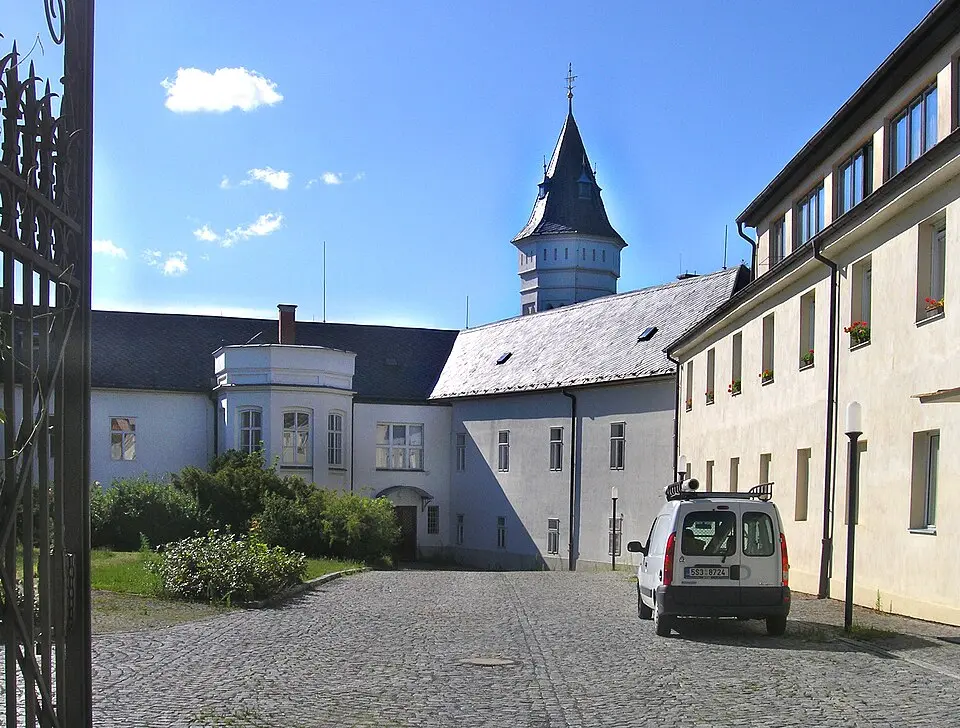 zámek Komořany