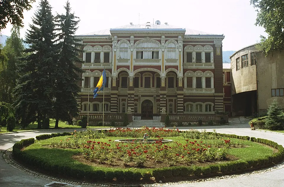Image: Vrtleska225 · CC BY 3.0 Konak (Sarajevo)