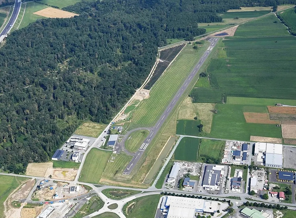 Image: Carsten Steger · CC BY-SA 4.0 Flugplatz Fürstenfeld