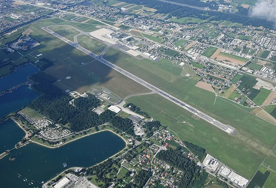 Image: Carsten Steger · CC BY-SA 4.0 aéroport de Graz