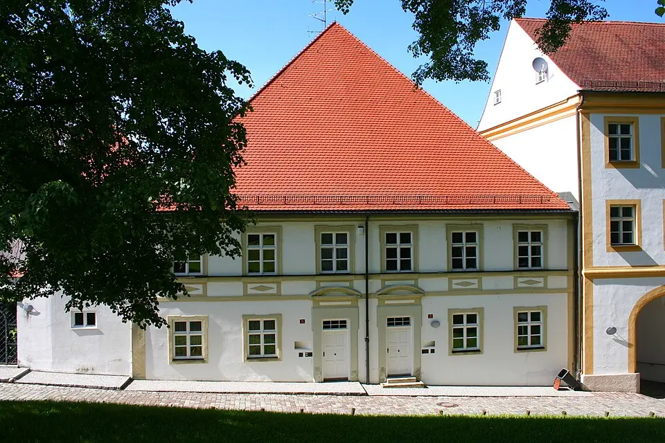 Image: Vuxi · CC BY-SA 3.0 Kollegiatstift St. Andrä, Freising (zuvor Benediktinerkloster Hugibertsmünster)