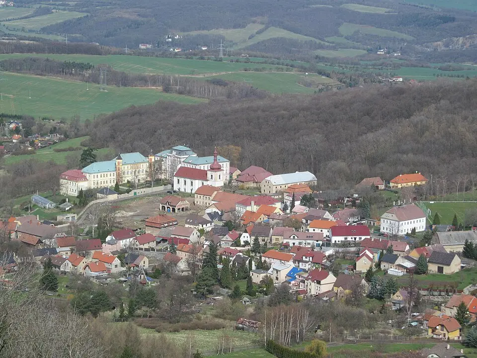 Obrázek: Gortyna · CC BY-SA 4.0 Kostomlaty pod Milešovkou