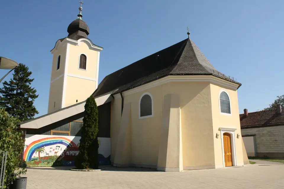 Kath. Pfarrkirche hl. Achatius und ehem. Friedhof
