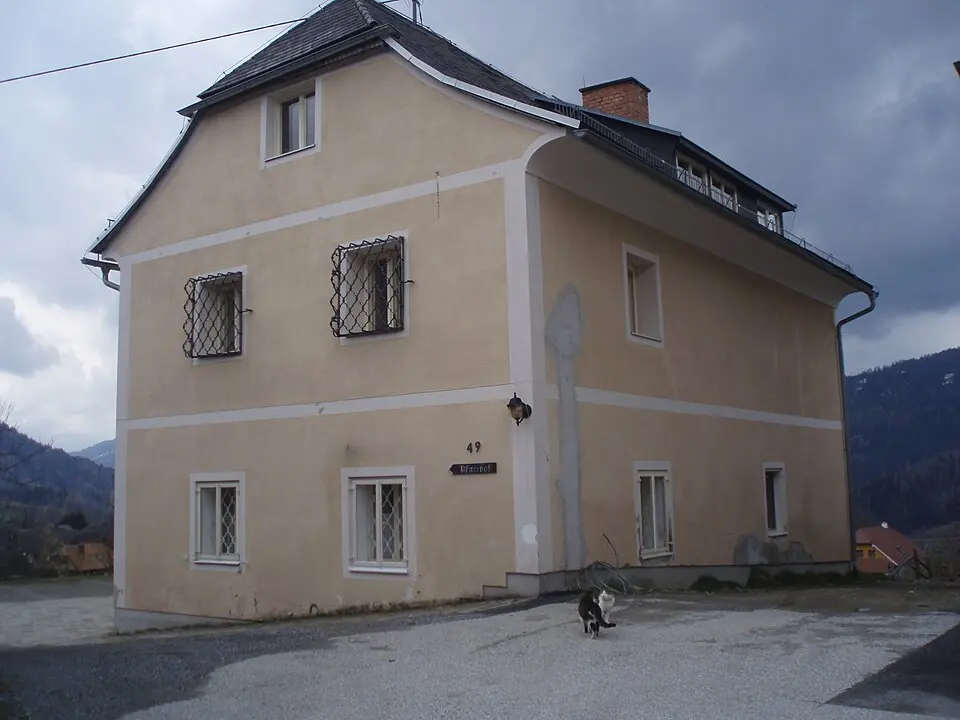 Obrázok: H.u.H.Gugg · CC BY-SA 3.0 AT Pfarrhof