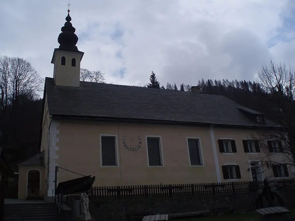 Kath. Pfarrkirche hl. Ulrich mit Pfarrhof und Friedhof