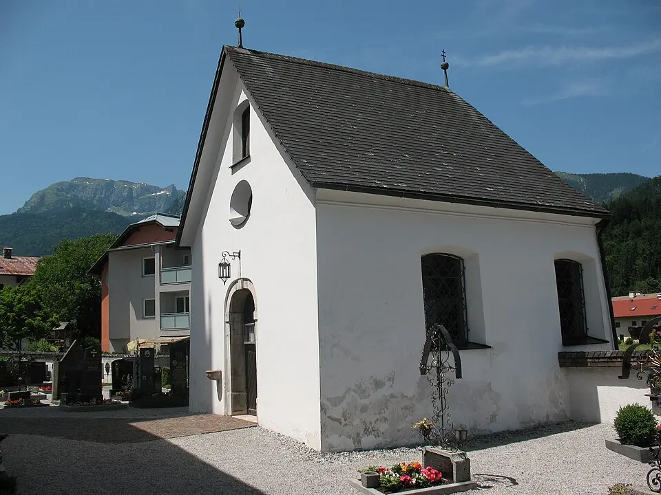 Obrázok: Jürgele (talk) · CC BY-SA 3.0 AT Friedhof und Kapelle