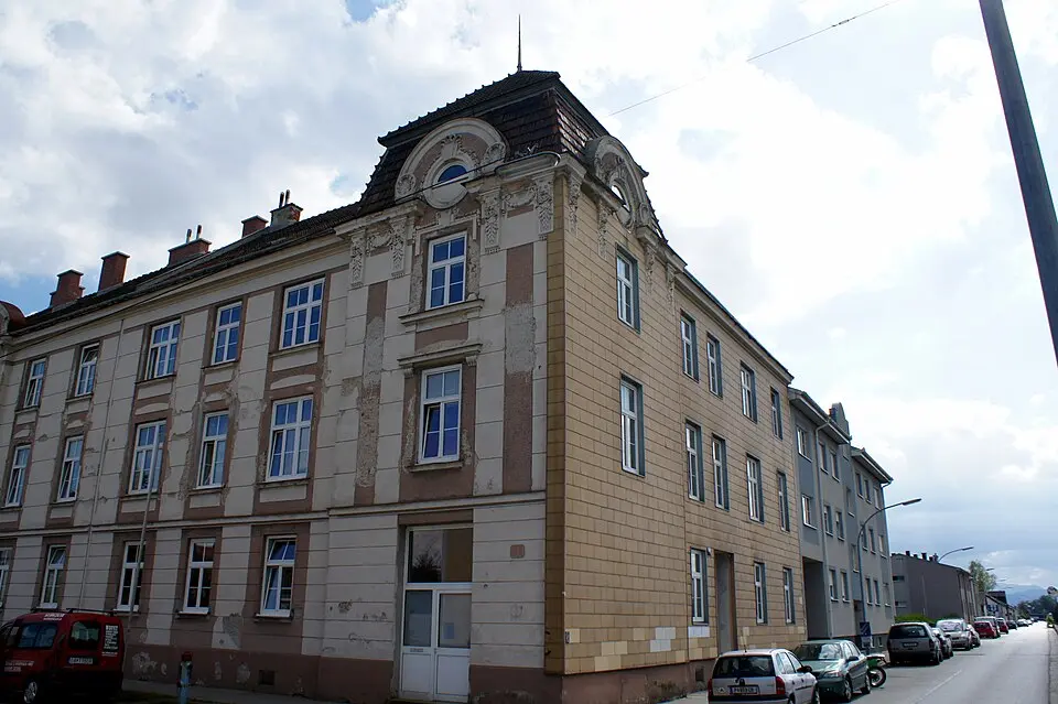Wohnhaus, Teil einer Gebäudegruppe