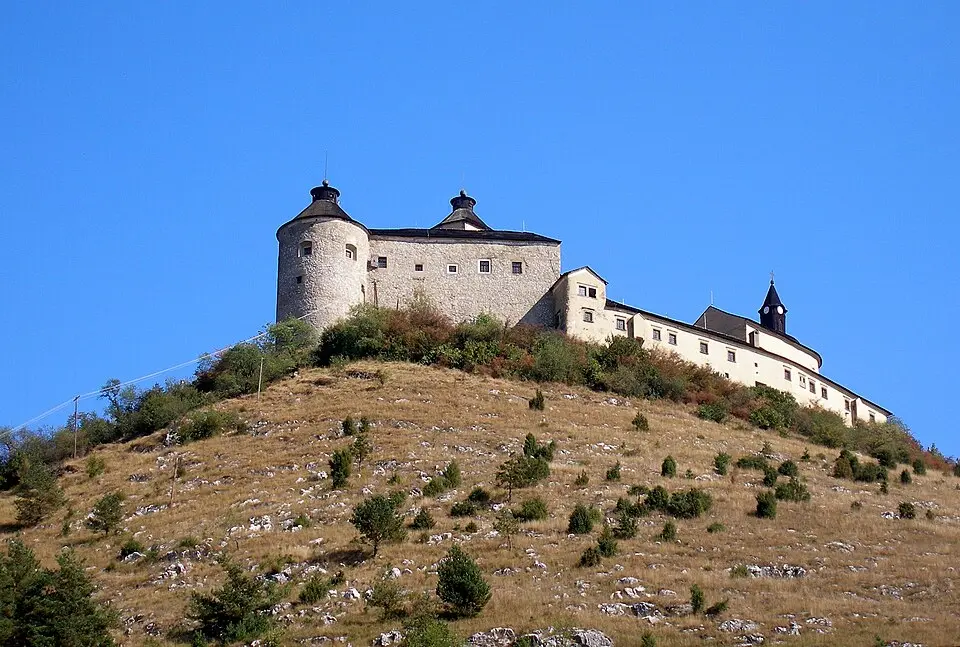 Obrázek: Ing.Mgr.Jozef Kotulič · CC BY-SA 3.0 Hrad Krásna Hôrka, veža obytná