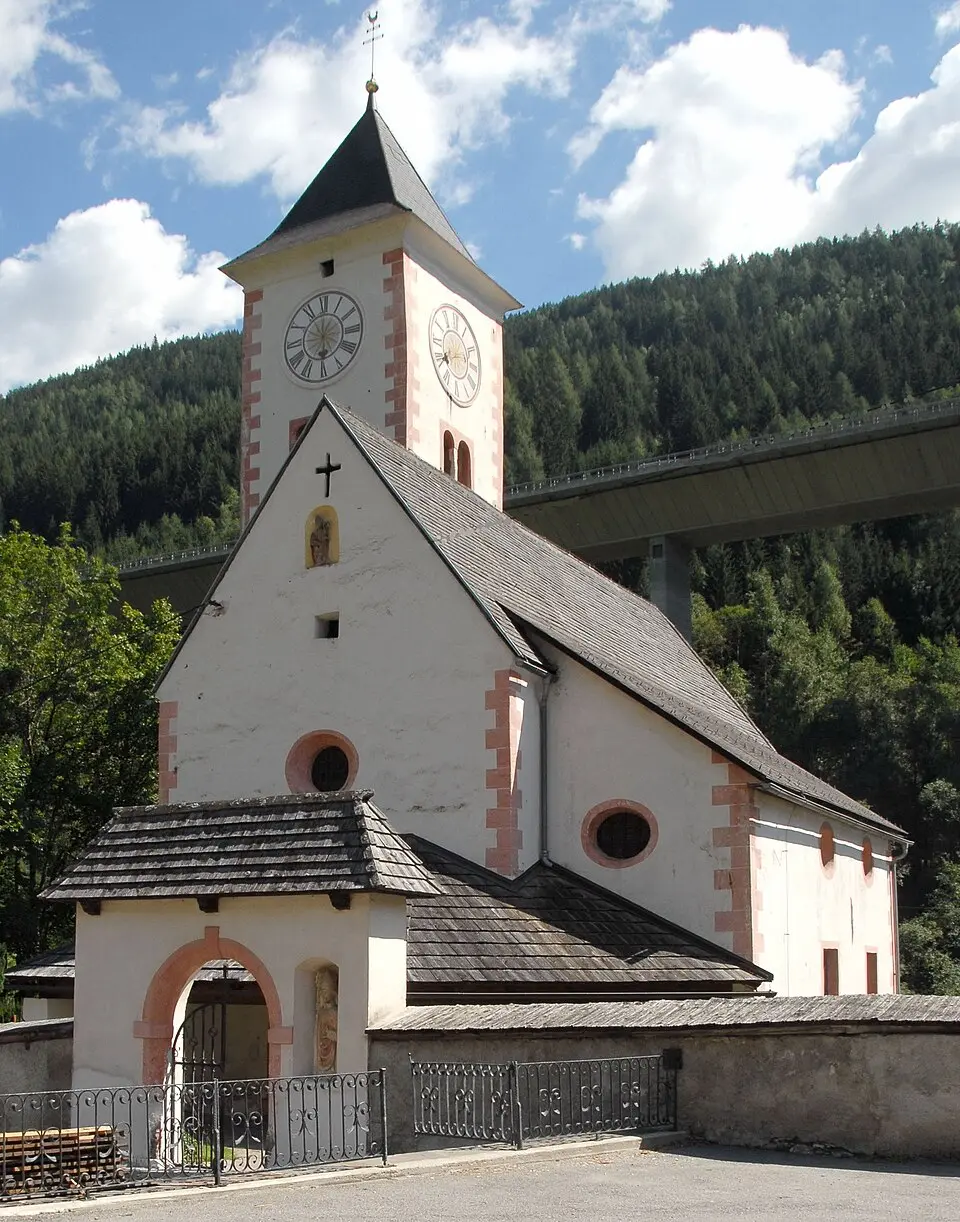 Kath. Filialkirche hl. Nikolaus und Friedhof