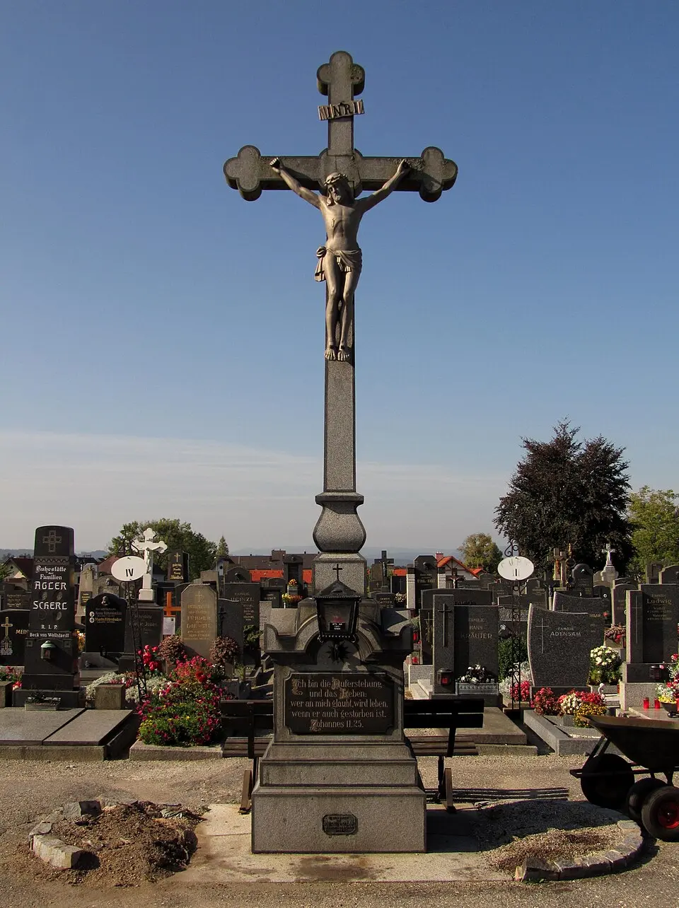 Friedhof, Friedhofskreuz, Mausoleum