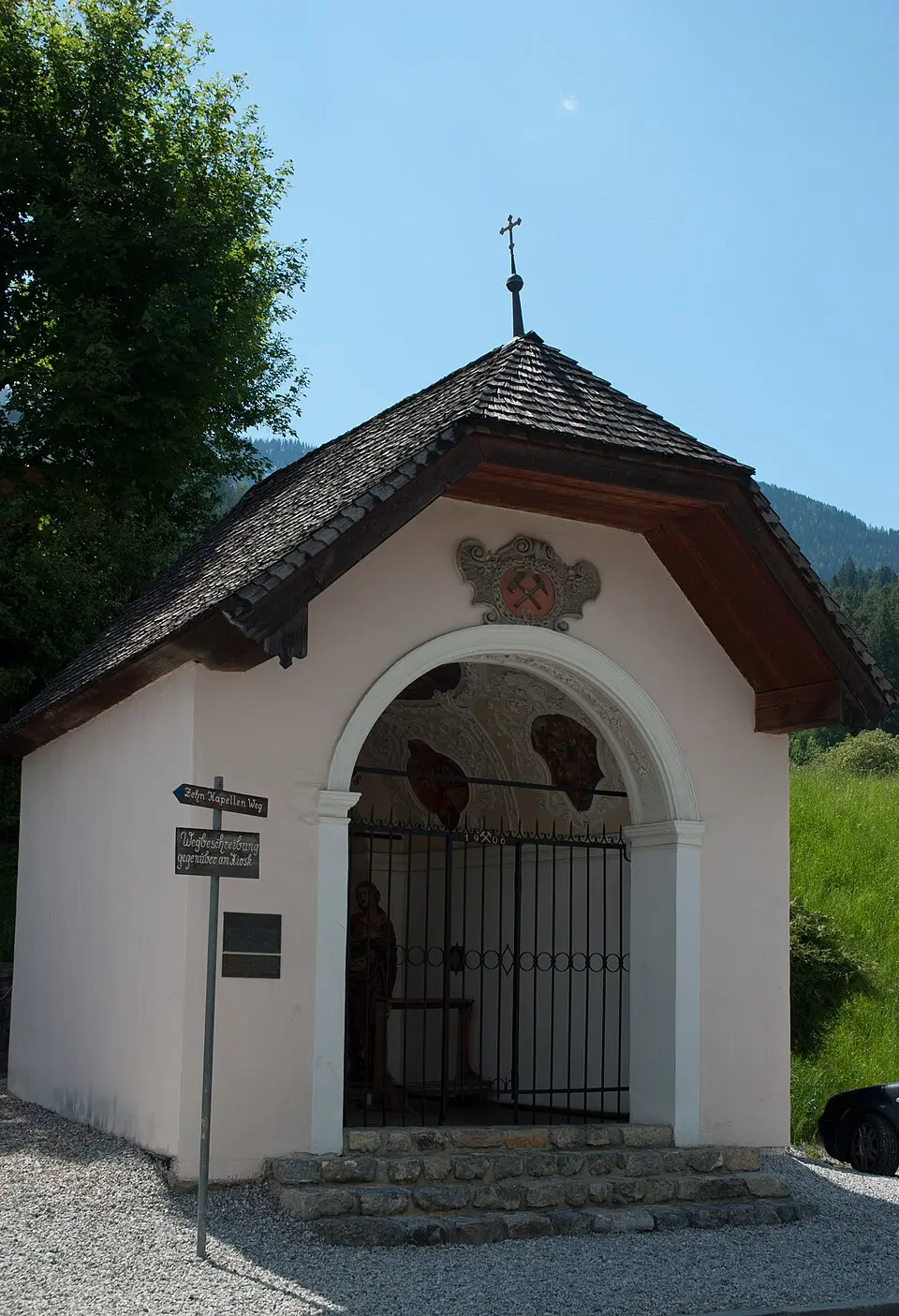 Image: Hermann Hammer (User:Haneburger) · CC BY-SA 3.0 Kreuzkapelle beim Erbstollen am Falkenstein