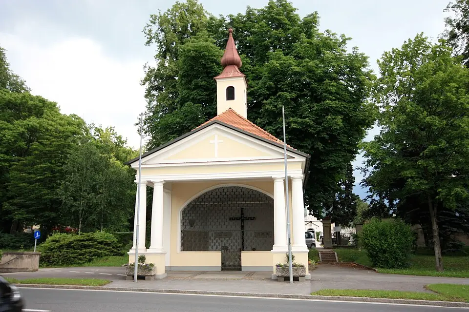 Kreuzkapelle (Kriegergedenkstätte) und Kreuzweg