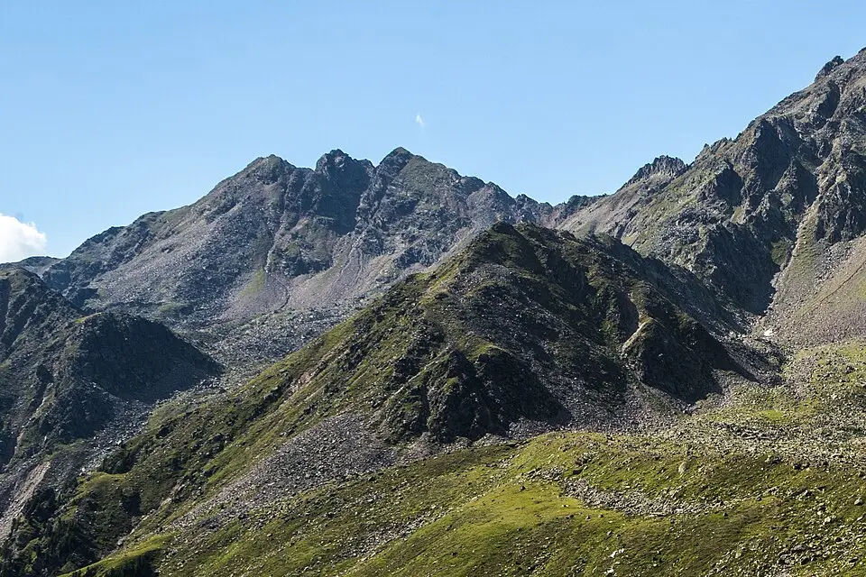 Immagine: Sense Amid Madness, Wit Amidst Folly · CC BY-SA 4.0 Kreuzspitze