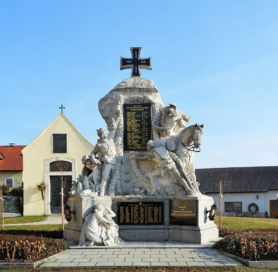 Image: Robert Heilinger · CC BY-SA 3.0 Kriegerdenkmal