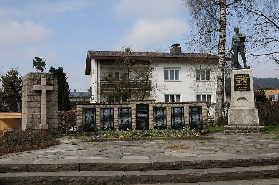 Image: böhringer friedrich · CC BY-SA 2.5 Kriegerdenkmal Alberschwende