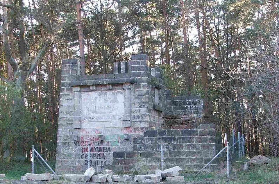 Bild: LutzBruno · Public domain Kriegerdenkmal am Bahnsdorfer Berg