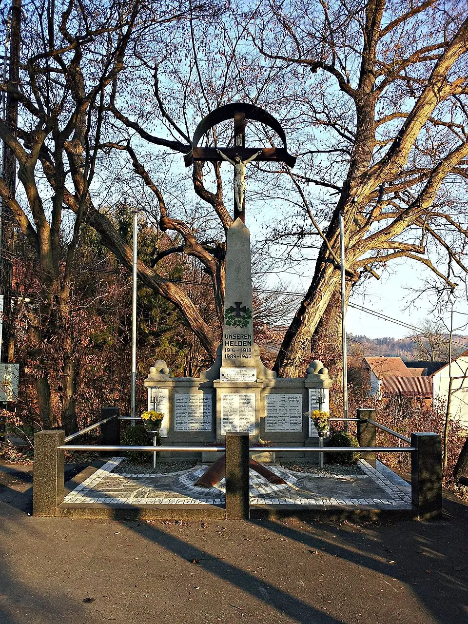 Bild: Gugganij (talk) · CC BY-SA 3.0 AT Kriegerdenkmal