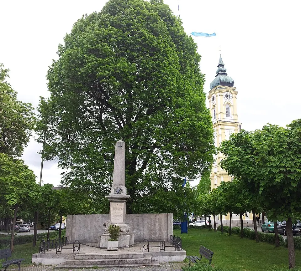 Image: Ulwald · CC BY-SA 3.0 Kriegerdenkmal