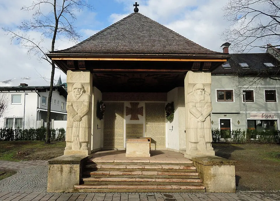 Obrázok: Pezibär · CC BY-SA 3.0 Kriegerdenkmal