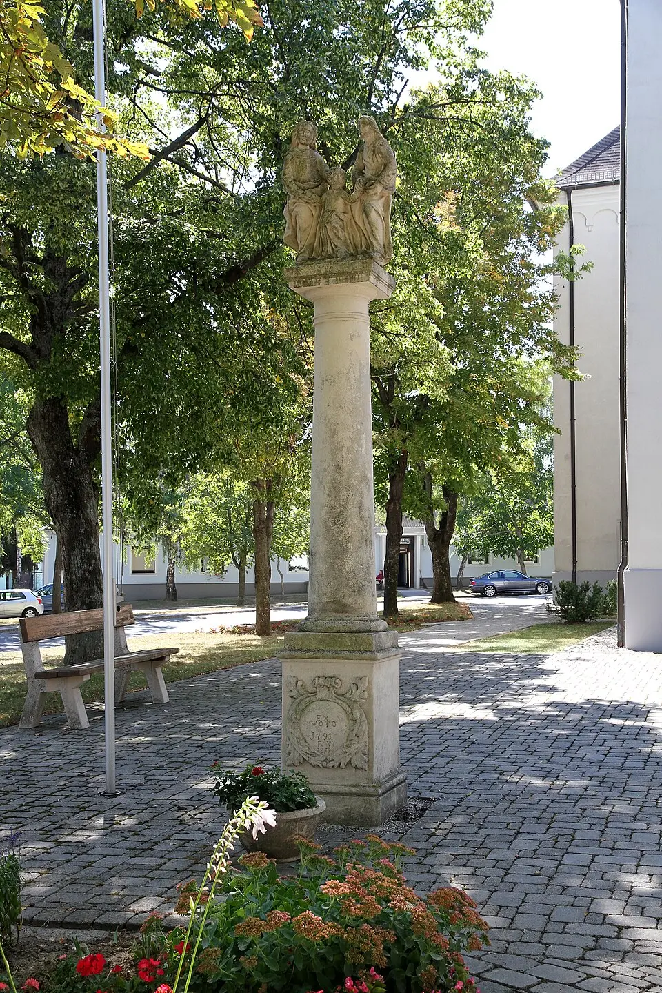 Image: C.Stadler/Bwag · CC BY-SA 3.0 AT Figurenbildstock, Familiensäule