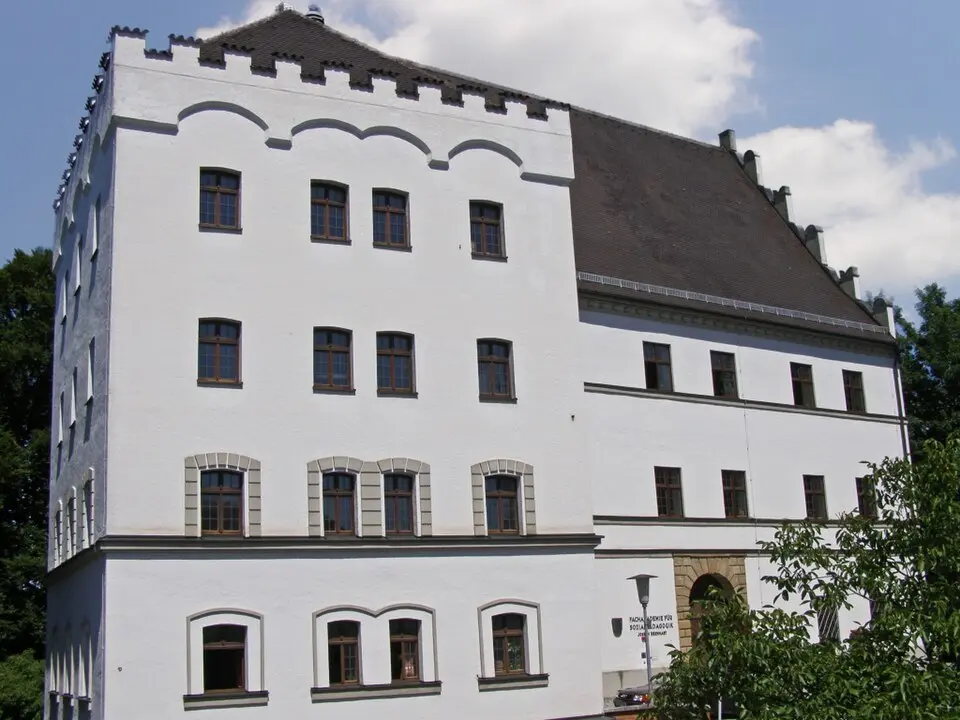Obrázok: --Martin Egg (talk) · CC BY-SA 3.0 Schloss Krumbach