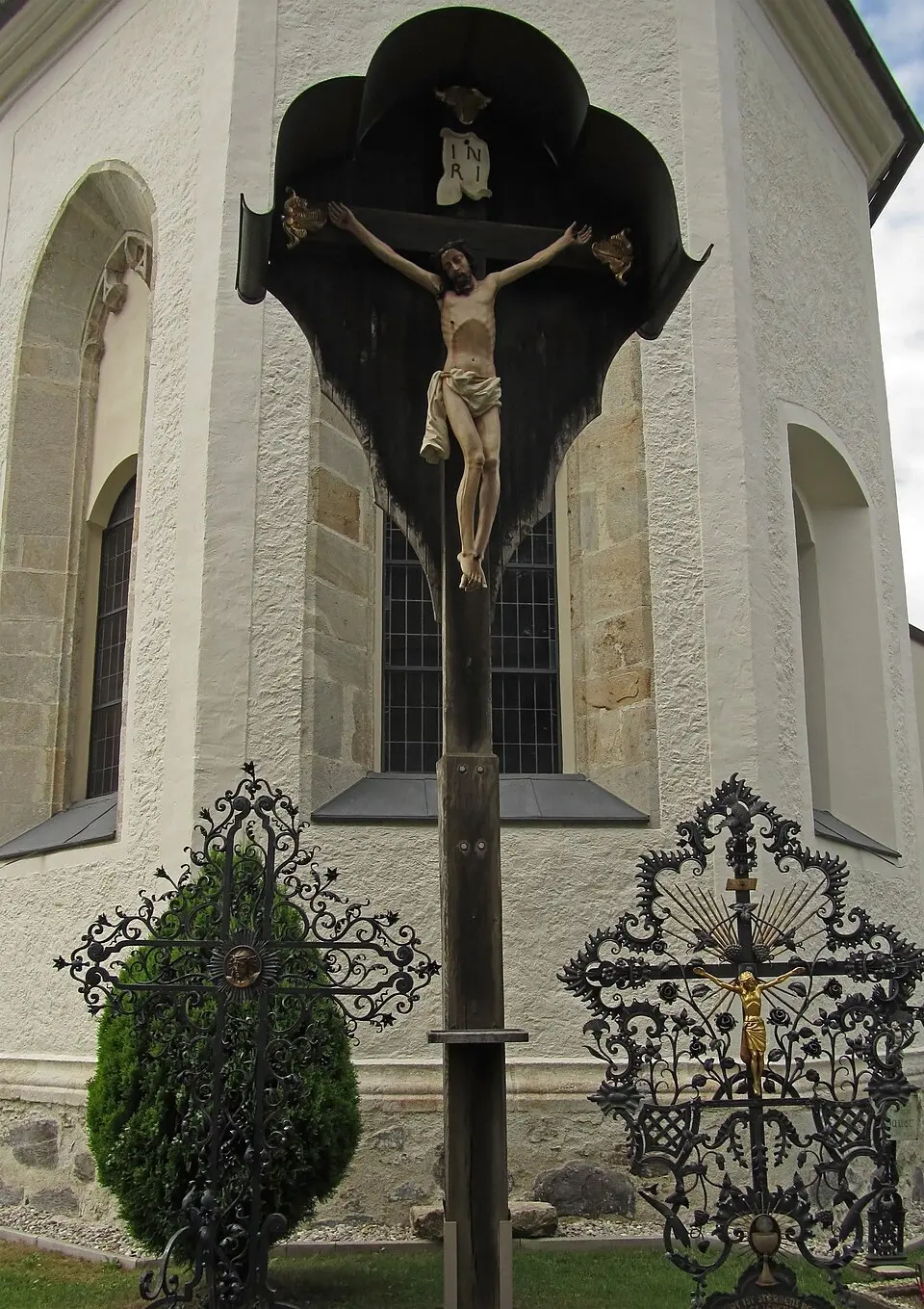 Image: Duke of W4 · CC BY-SA 3.0 AT Kruzifix auf dem Kirchhof